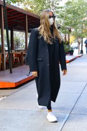 Margot Robbie - Arriving at the Greenwich Hotel in NYC 11/16/2022