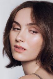 Maude Apatow - Photoshoot for Armani Beauty November 2022