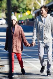 Mila Kunis and Ashton Kutcher   Stroll in Los Angeles 11 10 2022   - 17