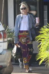 Miley Cyrus - Out in Malibu 11/27/2022