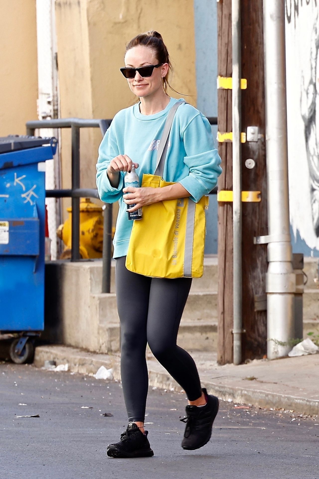 Olivia Wilde in Casual Outfit in Studio City 11/04/2022 • CelebMafia