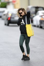 Olivia Wilde in Comfy Outfit in Los Angeles 11/08/2022