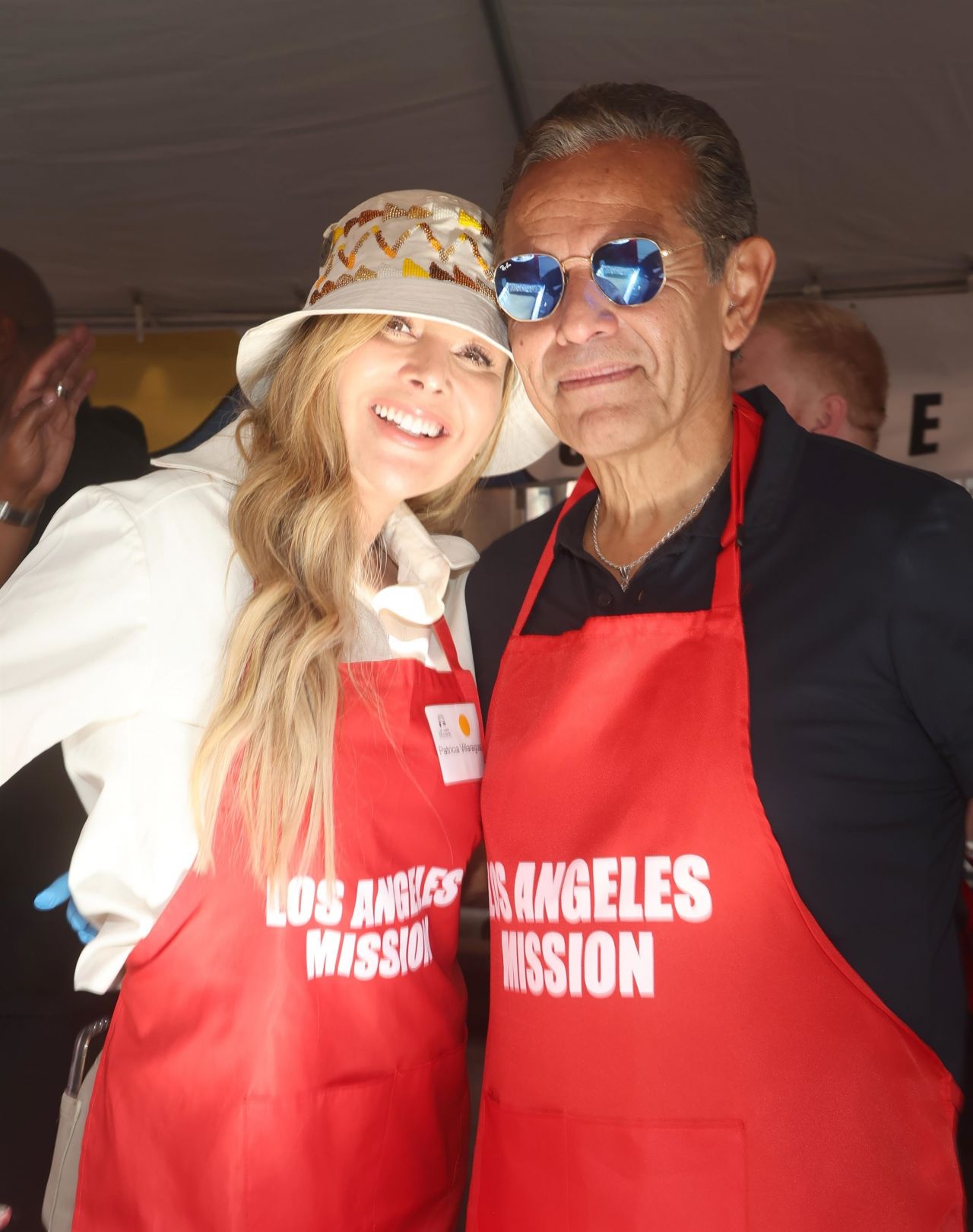 Patricia Villaraigosa – Thanksgiving Dinner To The Unhoused Community