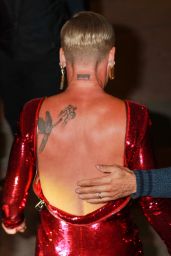 Pink - Arrives at the El Capitan Entertainment Centre in Hollywood 11/16/2022