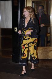 Rita Wilson - Leaving the Carlyle Hotel in NY 11/07/2022