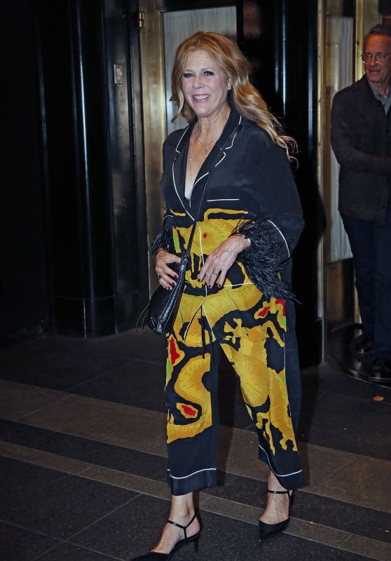 Rita Wilson - Leaving the Carlyle Hotel in NY 11/07/2022