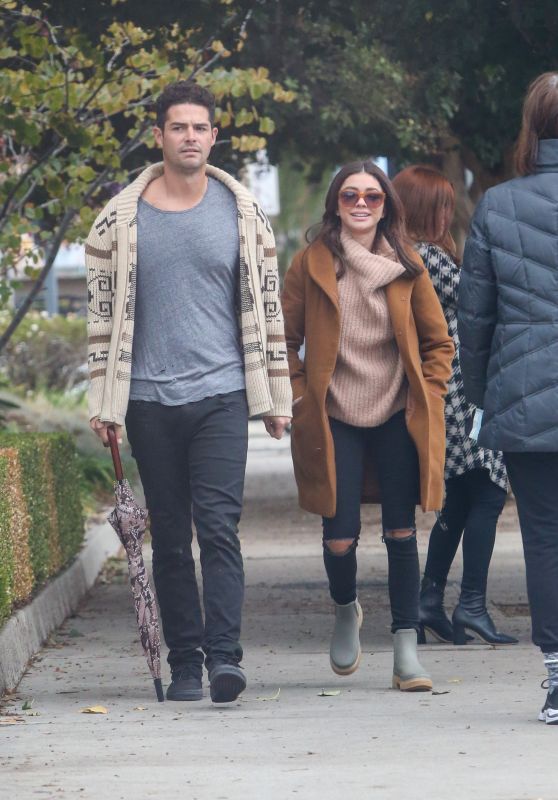 Sarah Hyland and Wells Adams - Out in Los Angeles 11/08/2022
