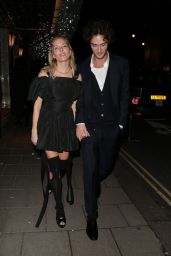 Sienna Miller Claridge S Christmas Tree 2022 Party With Jimmy Choo In ...