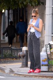 Sienna Miller - Out in New York 10/27/2022