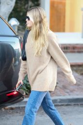 Sofia Richie - Shopping at Melanie Grant on Melrose Place in West Hollywood 11/09/2022