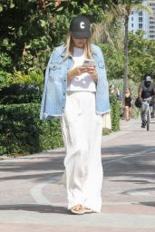 Sylvie Meis   Out in South Beach 11 28 2022   - 92