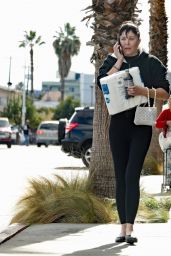 Amanda Bynes   Out in Los Angeles 12 12 2022   - 5