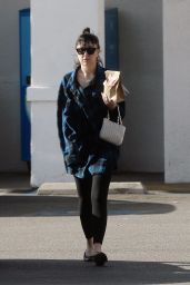 Amanda Bynes   Out in Los Angeles 12 17 2022   - 13