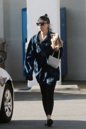 Amanda Bynes   Out in Los Angeles 12 17 2022   - 52