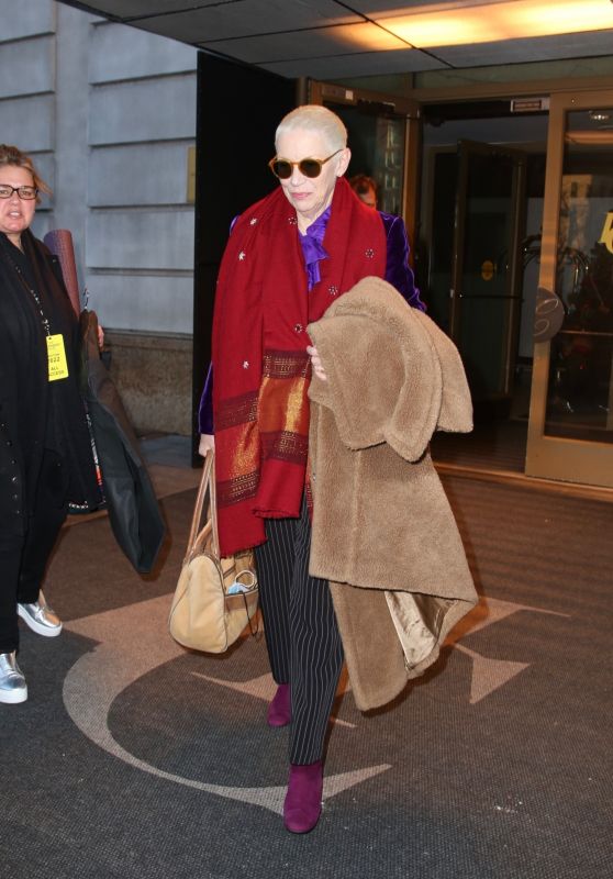 Anni Lennox - Leaving her Boston Hotel 12/02/2022