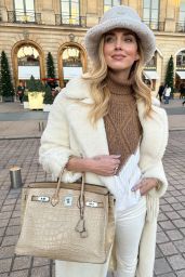 Chiara Ferragni Outfit 12 16 2022   - 96