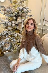 Chiara Ferragni Outfit 12 16 2022   - 6