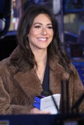 Erielle Reshef - GMA Set in New York 08/16/2022 • CelebMafia