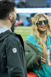 Fergie at the NFL Game Miami Dolphins vs Los Angeles Chargers in Inglewood 12 11 2022   - 35