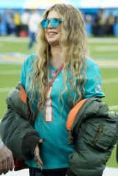 Fergie at the NFL Game Miami Dolphins vs Los Angeles Chargers in Inglewood 12 11 2022   - 45