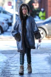 Goldie Hawn in Stylish Winterwear in Downtown Aspen 12/22/2022