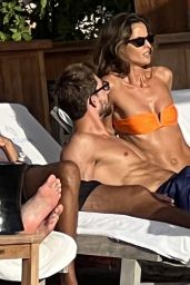 Izabel Goulart - Out in St. Barth 29/12/2022