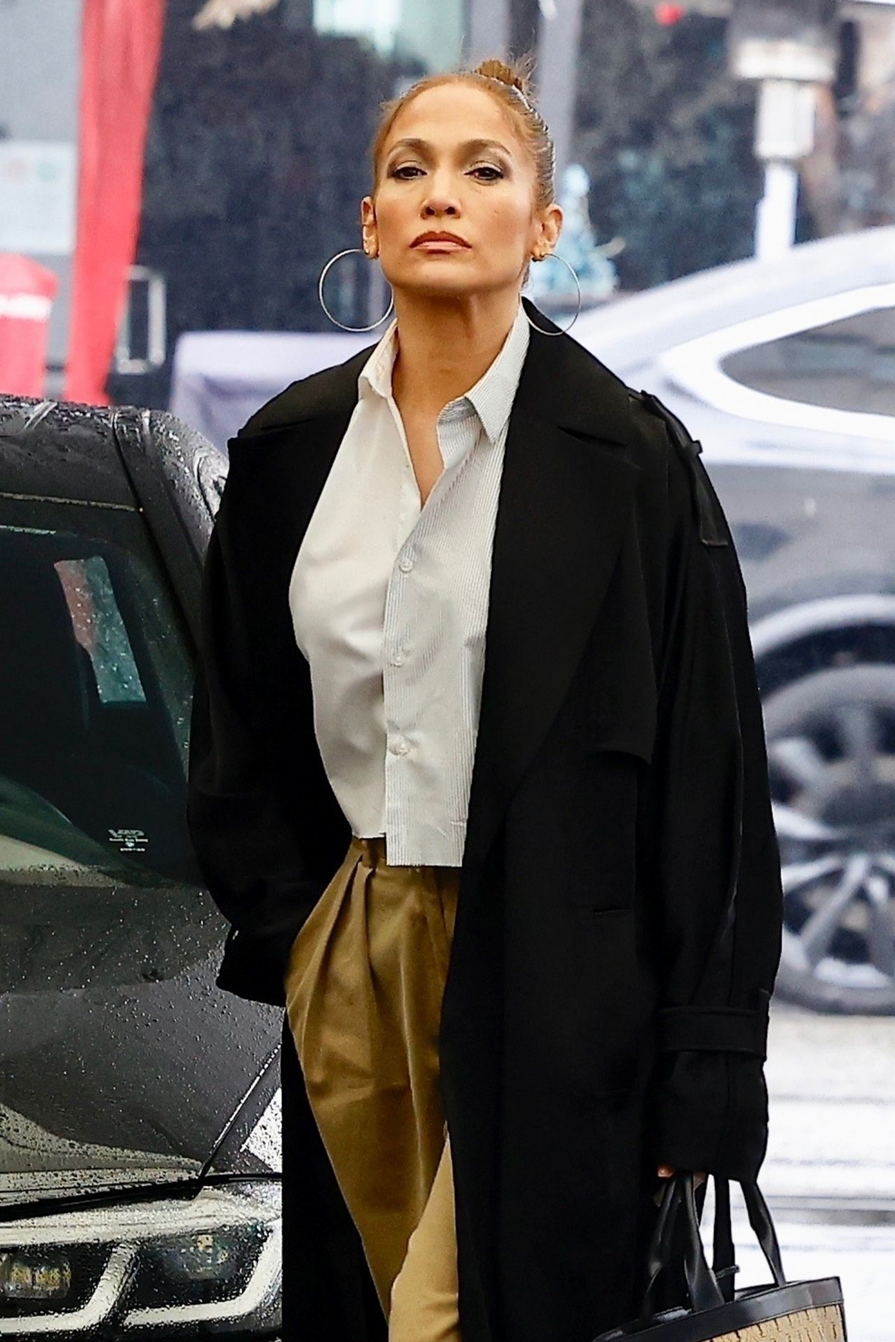 Jennifer Lopez - Out in Beverly Hills 12/02/2022 • CelebMafia