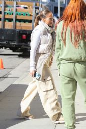 Jennifer Lopez - Out in Hollywood 12/16/2022