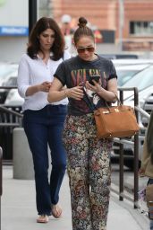 Jennifer Lopez - Shopping in Los Angeles 12/26/2022