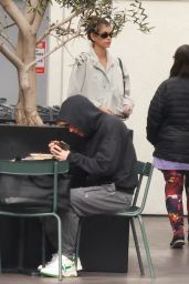 Kaia Gerber - Out in Los Feliz 12/10/2022