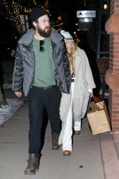 Kate Hudson and Danny Fujikawa - Shopping in Aspen 12/21/2022