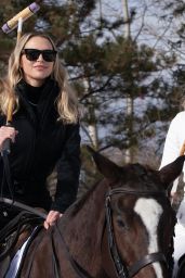 Kate Hudson and Sara Foster - Riding Ponies in Aspen 12/21/2022