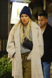 Kate Hudson in a Big Cozy Coat   NYC 12 14 2022   - 2