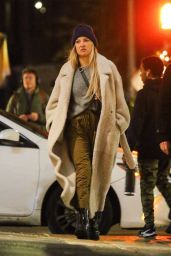 Kate Hudson in a Big Cozy Coat   NYC 12 14 2022   - 88