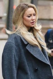 Kate Hudson Wearing a Long Gray Coat and High Heel Boots in NYC 12 12 2022   - 96