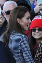 Kate Middleton   Greets Fans in Harvard Square in Cambridge 12 02 2022   - 30