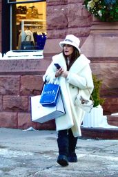 Kyle Richards - Christmas Shopping in Aspen 12/22/2022