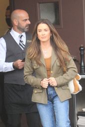 Kyle Richards   Shopping in Beverly Hills 12 15 2022   - 5