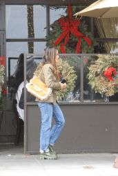 Kyle Richards   Shopping in Beverly Hills 12 15 2022   - 3