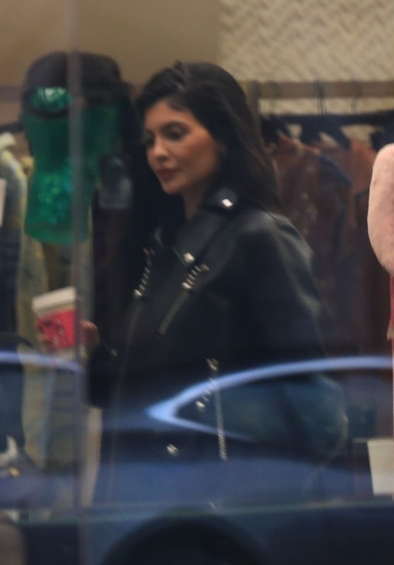 Kylie Jenner at H  Lorenzo in West Hollywood 11 30 2022   - 52