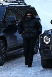 Kylie Jenner   Out in Aspen 12 10 2022   - 81