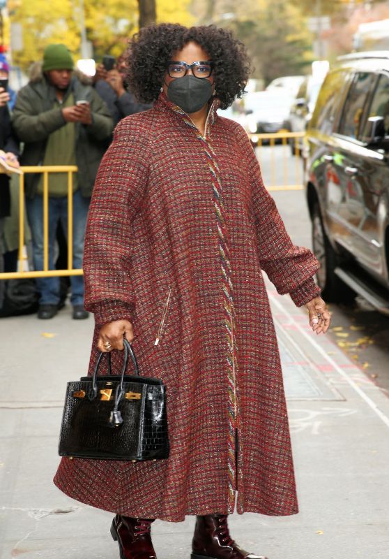 LaTanya Richardson Jackson - Leaves The View in New York 11/29/2022