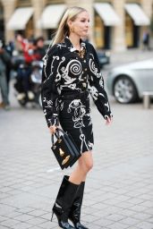 Leonie Hanne - Schiaparelli Fashion Show in Paris 09/29/2022