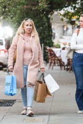 Linda Thompson - Shops at Kitson in Beverly Hills 12/22/2022