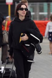 Lisa Origliasso and Jessica Origliasso   The Veronica s Arrive in Perth 12 01 2022   - 16