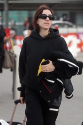 Lisa Origliasso and Jessica Origliasso   The Veronica s Arrive in Perth 12 01 2022   - 37