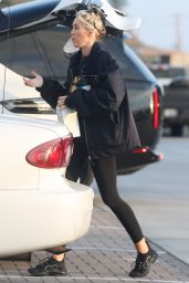 Miley Cyrus - Out in Malibu 12/04/2022