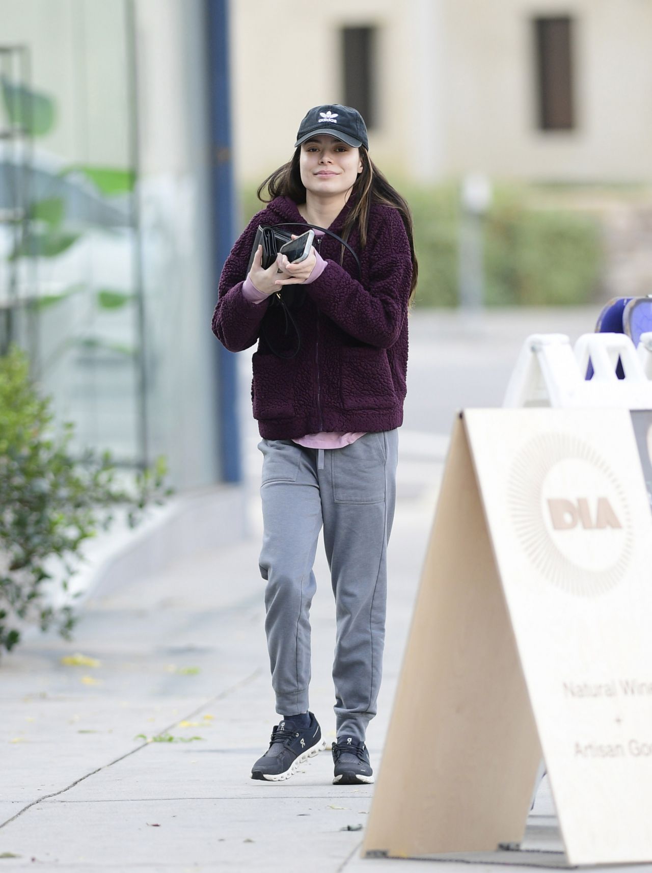 Miranda Cosgrove - Out in Los Angeles 11/30/2022 • CelebMafia