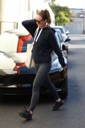 Olivia Wilde in Workout Outfut in Studio City 12 14 2022   - 95