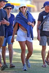 Renee Bargh - Out in Palm Beach in Sydney 12/22/2022
